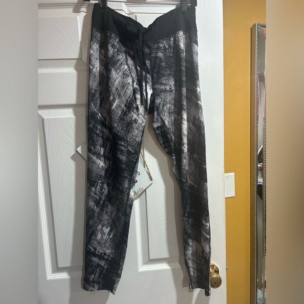 Danskin Now Black and Gray Active Leggings
